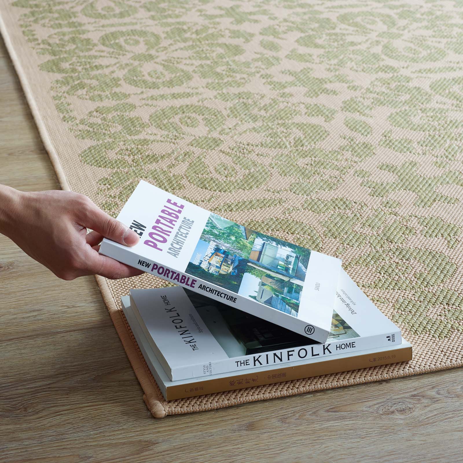Light Green and Beige / 5x8